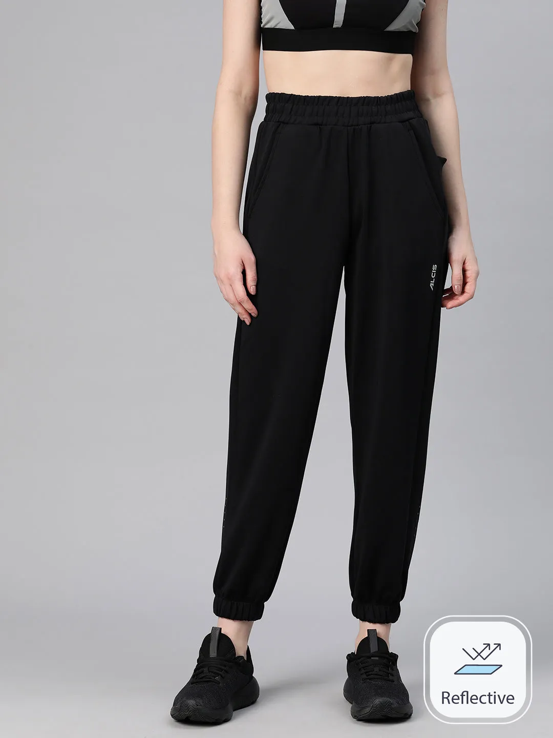 Alcis Women Solid Regular-Fit Joggers