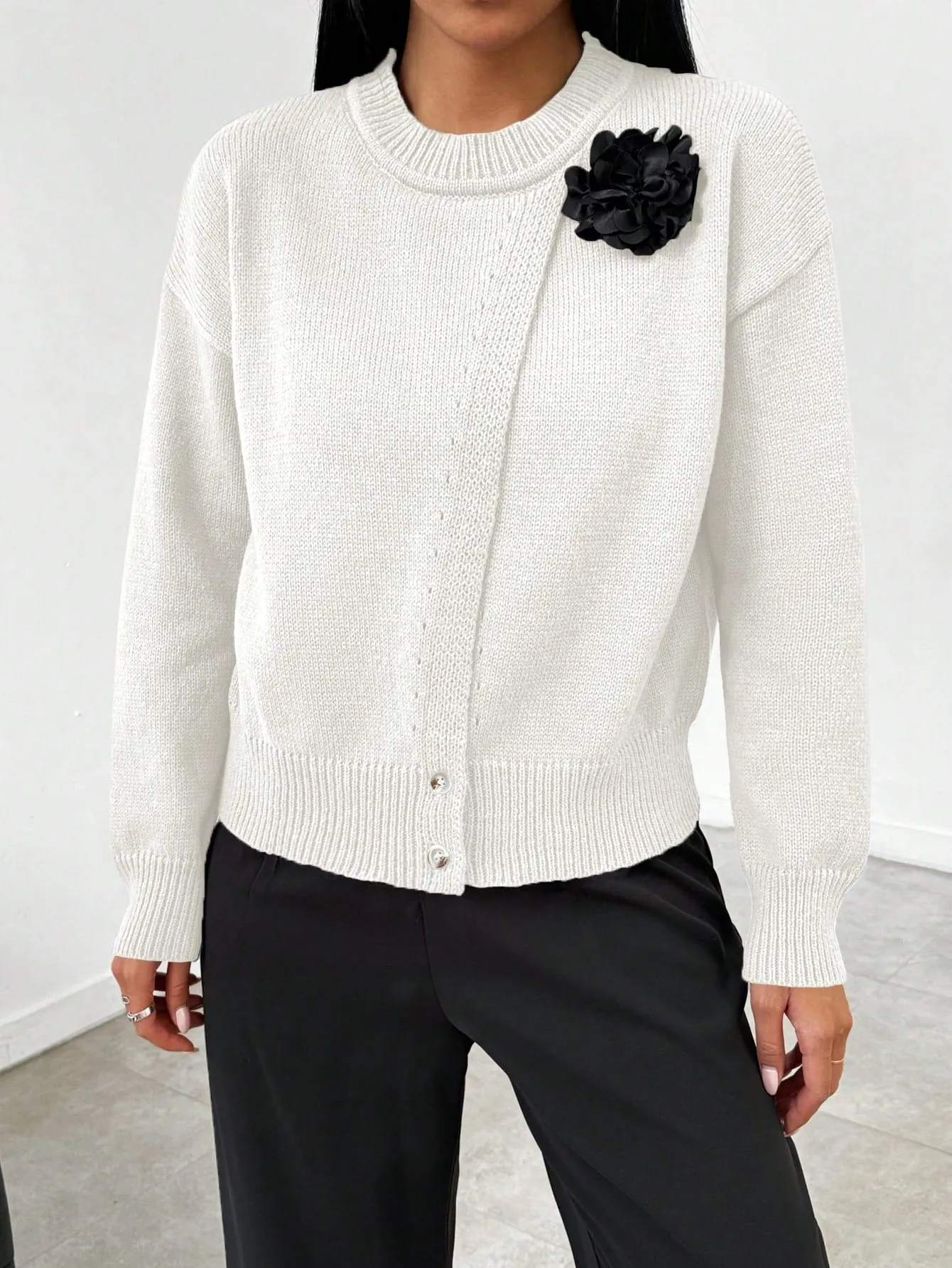 ARIZA Floral 3D Decor Split Hem Sweater