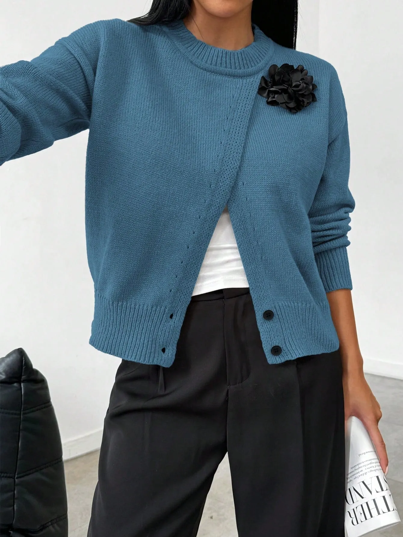 ARIZA Floral 3D Decor Split Hem Sweater
