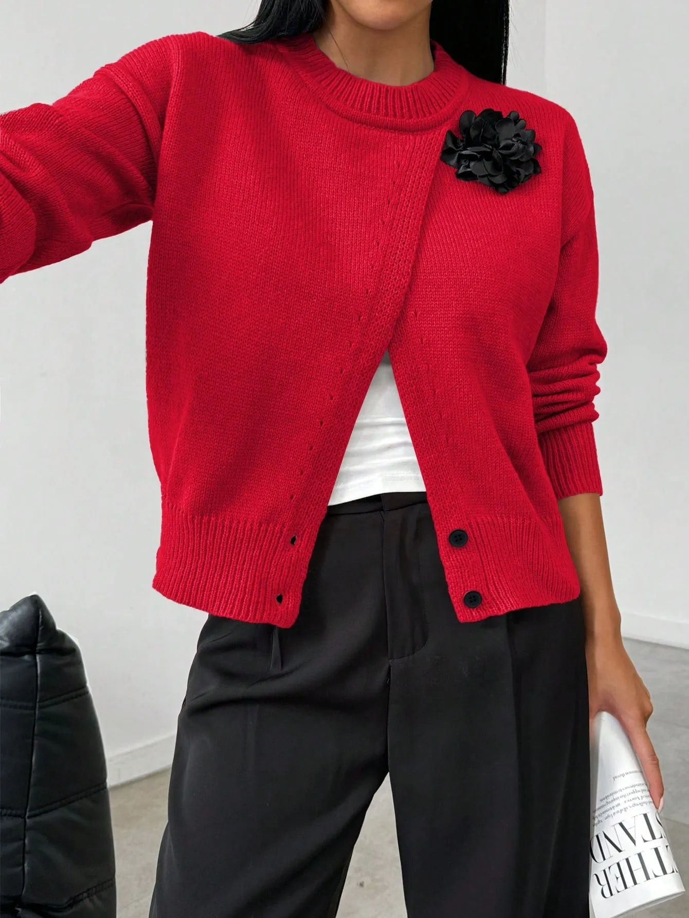 ARIZA Floral 3D Decor Split Hem Sweater