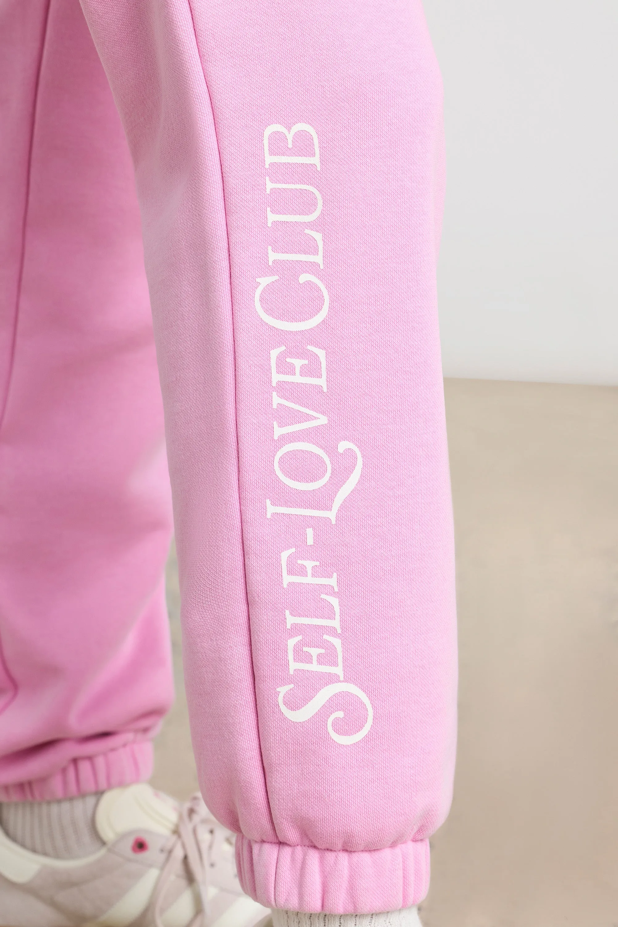 Devotion - Oversized Joggers in Bubblegum Pink