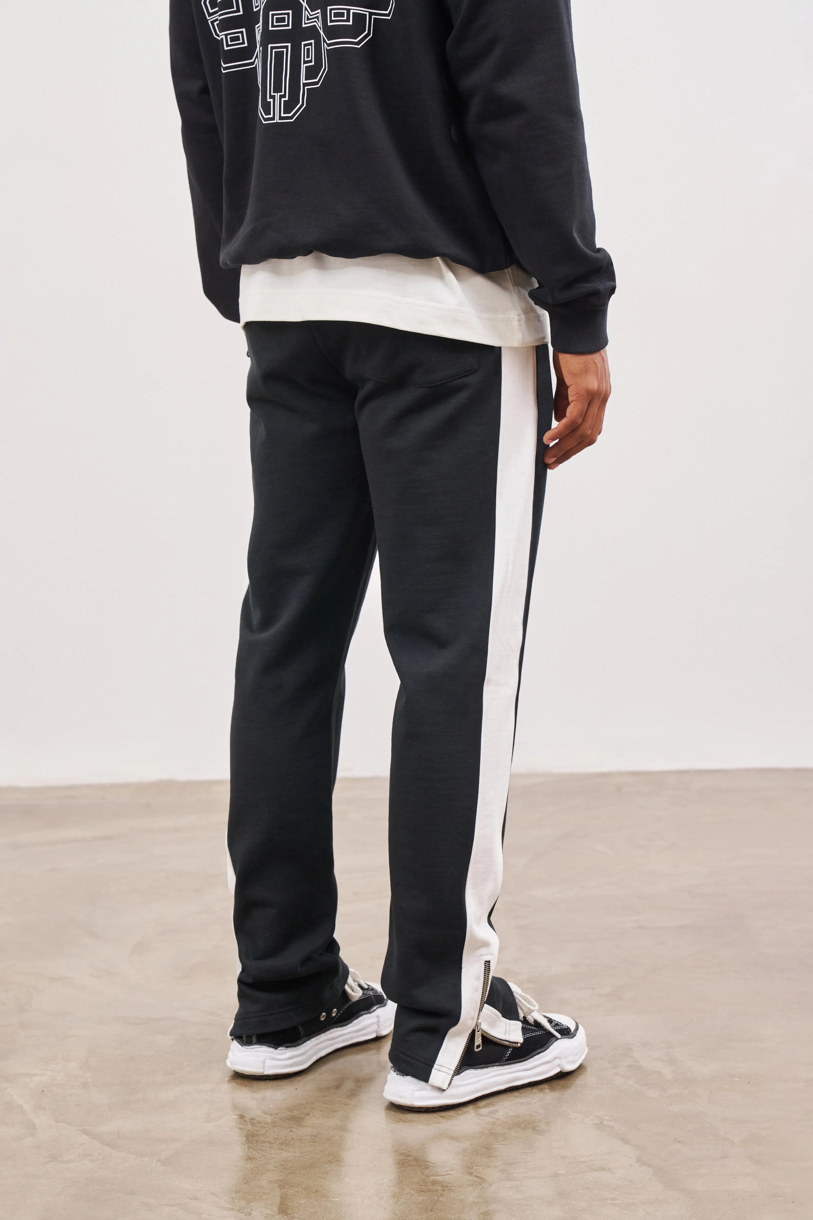 EMBLEM SIDE PANEL SPLIT HEM JOGGERS - BLACK