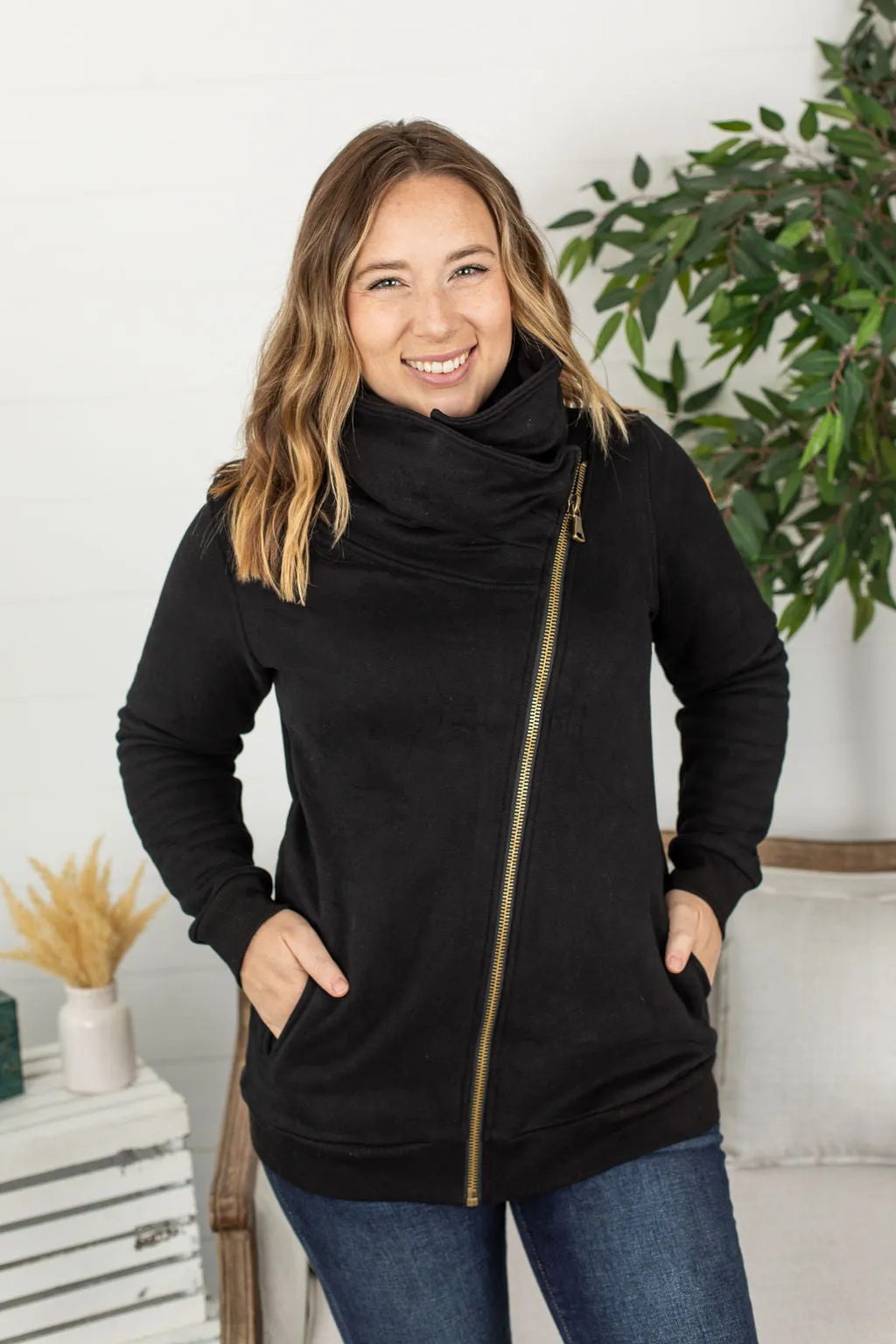 Quinn ZipUp Cowl - Black