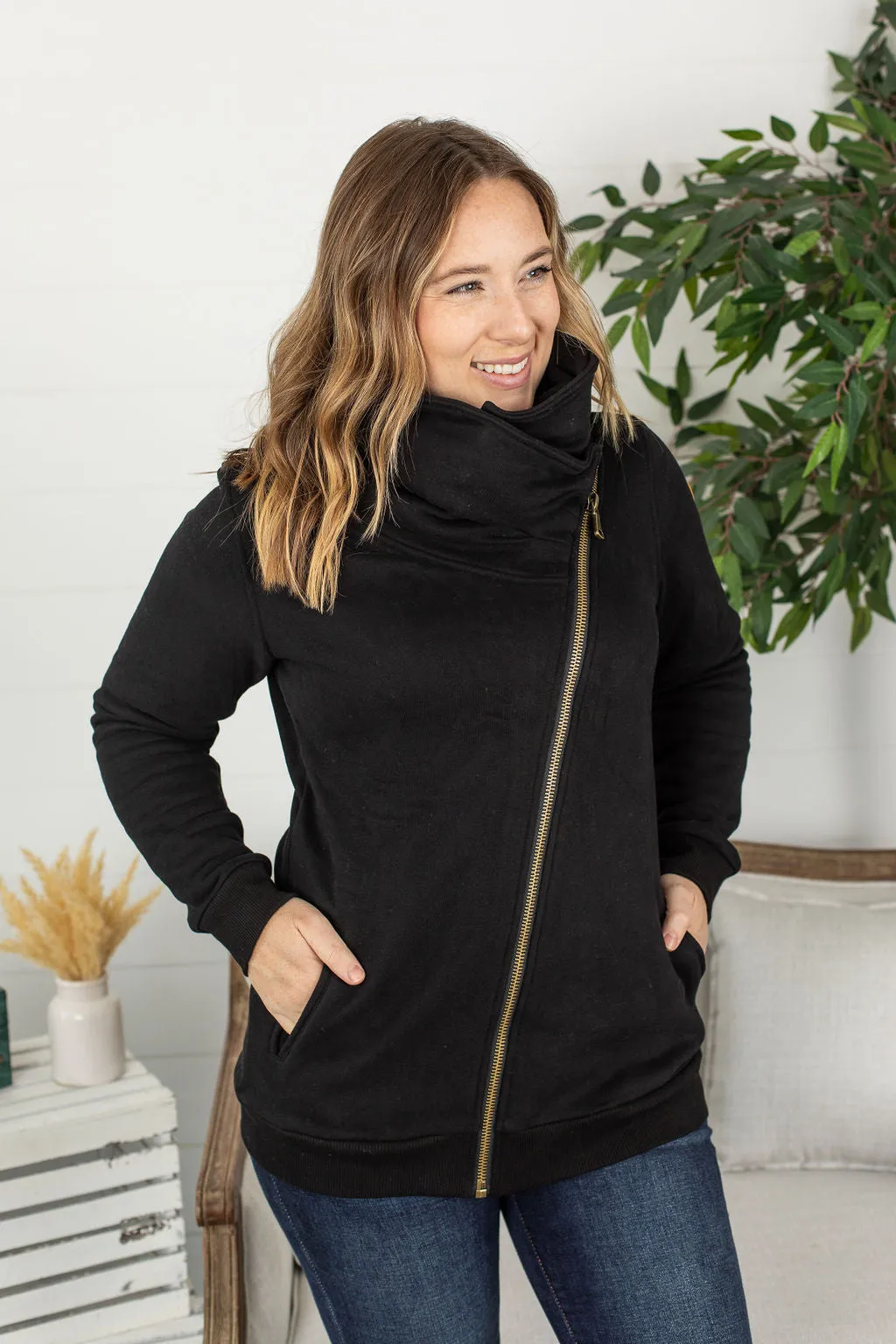 Quinn ZipUp Cowl - Black