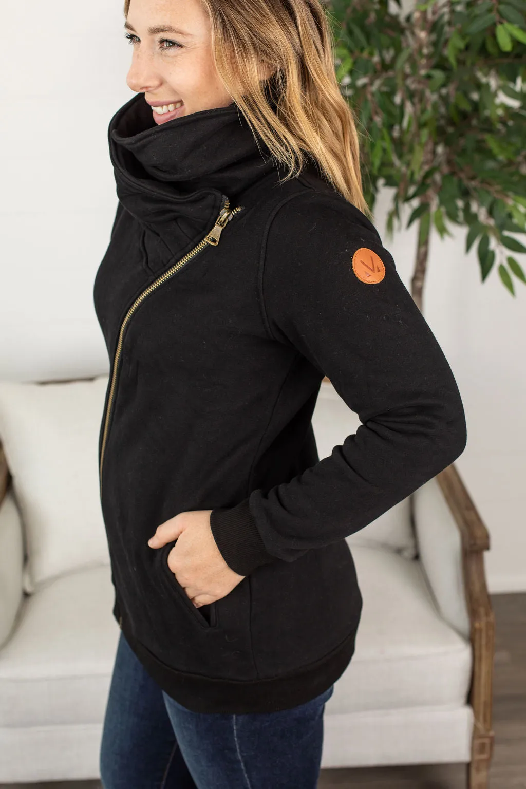 Quinn ZipUp Cowl - Black