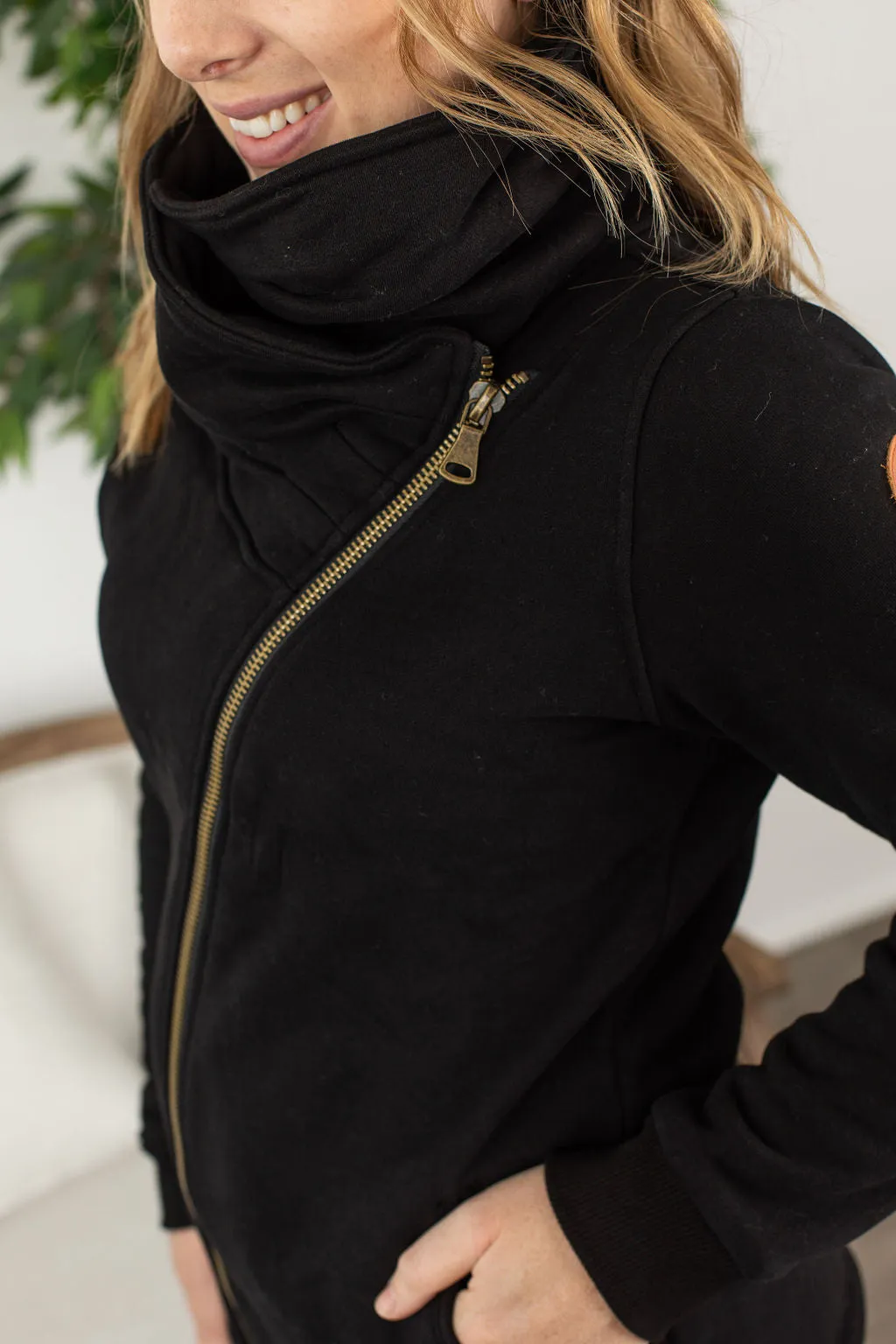 Quinn ZipUp Cowl - Black