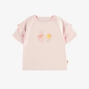 T-shirt manches courtes de coupe décontractée rose pâle avec illustration, bébé || Light pink patterned short sleeve relaxed fit t-shirt, baby