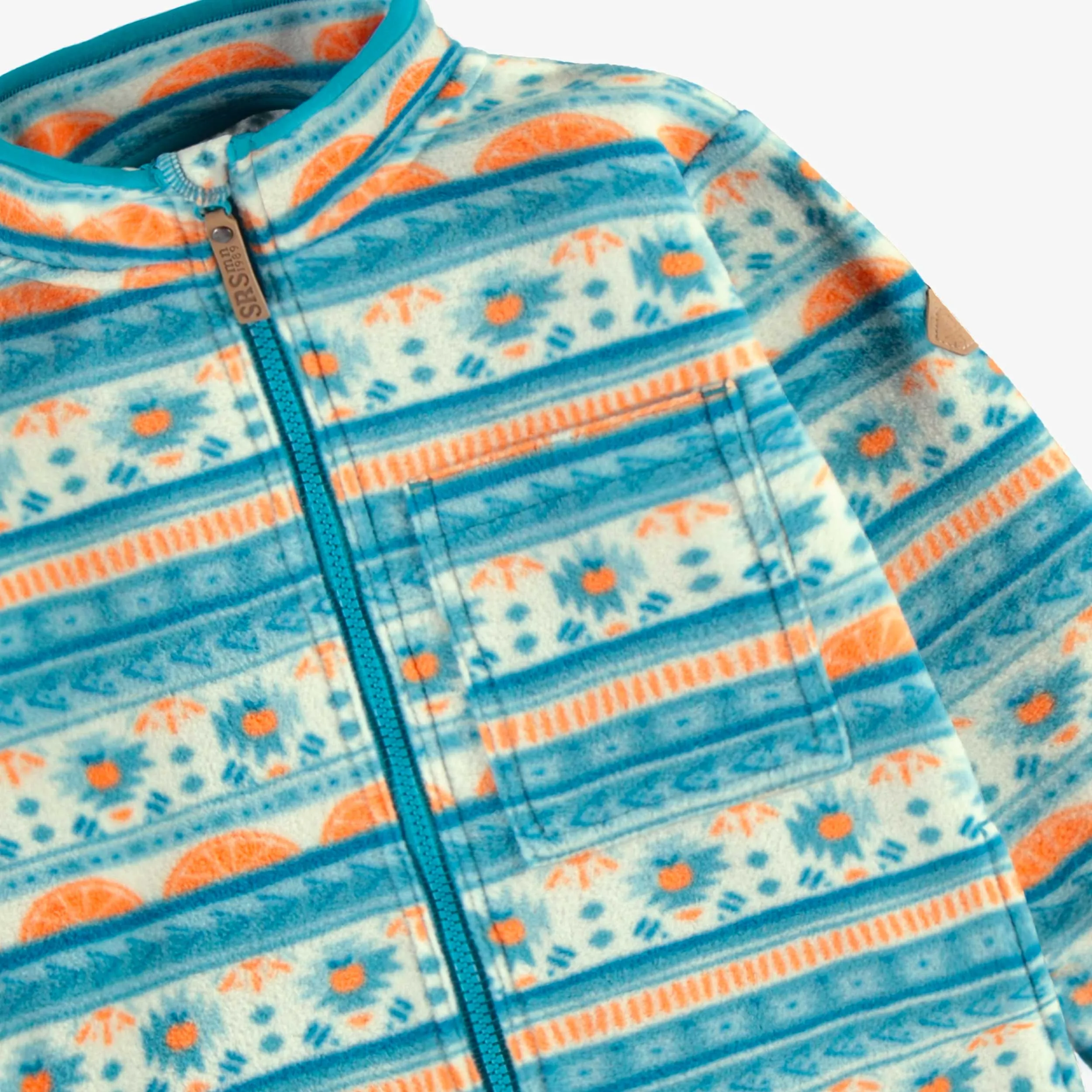 Veste de polar bleue à motifs et col montant, enfant || Blue fleece jacket with patterns and high collar, child