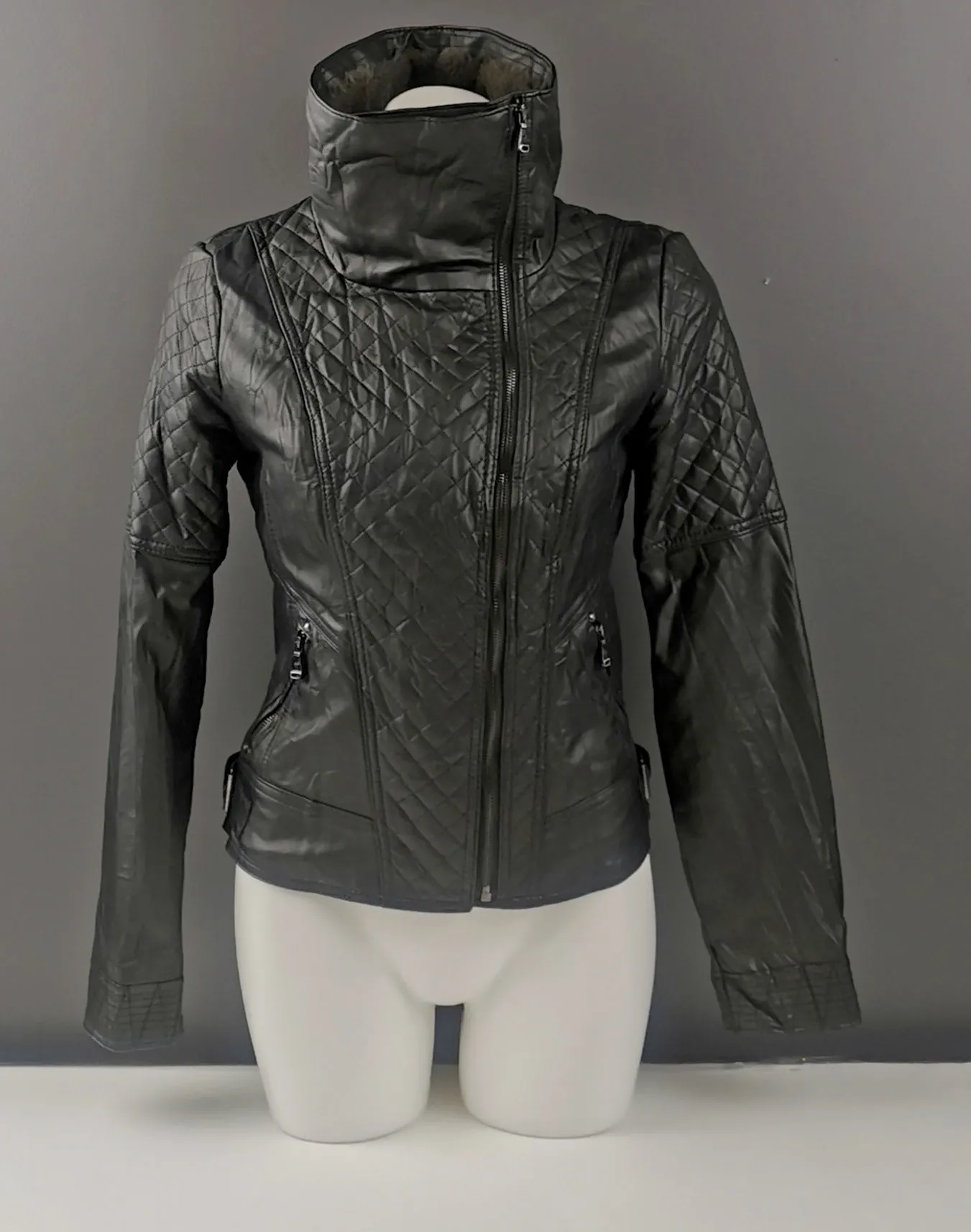 WOMENS SIZE SMALL - GUESS, Faux Leather Moto Jacket VGUC B45