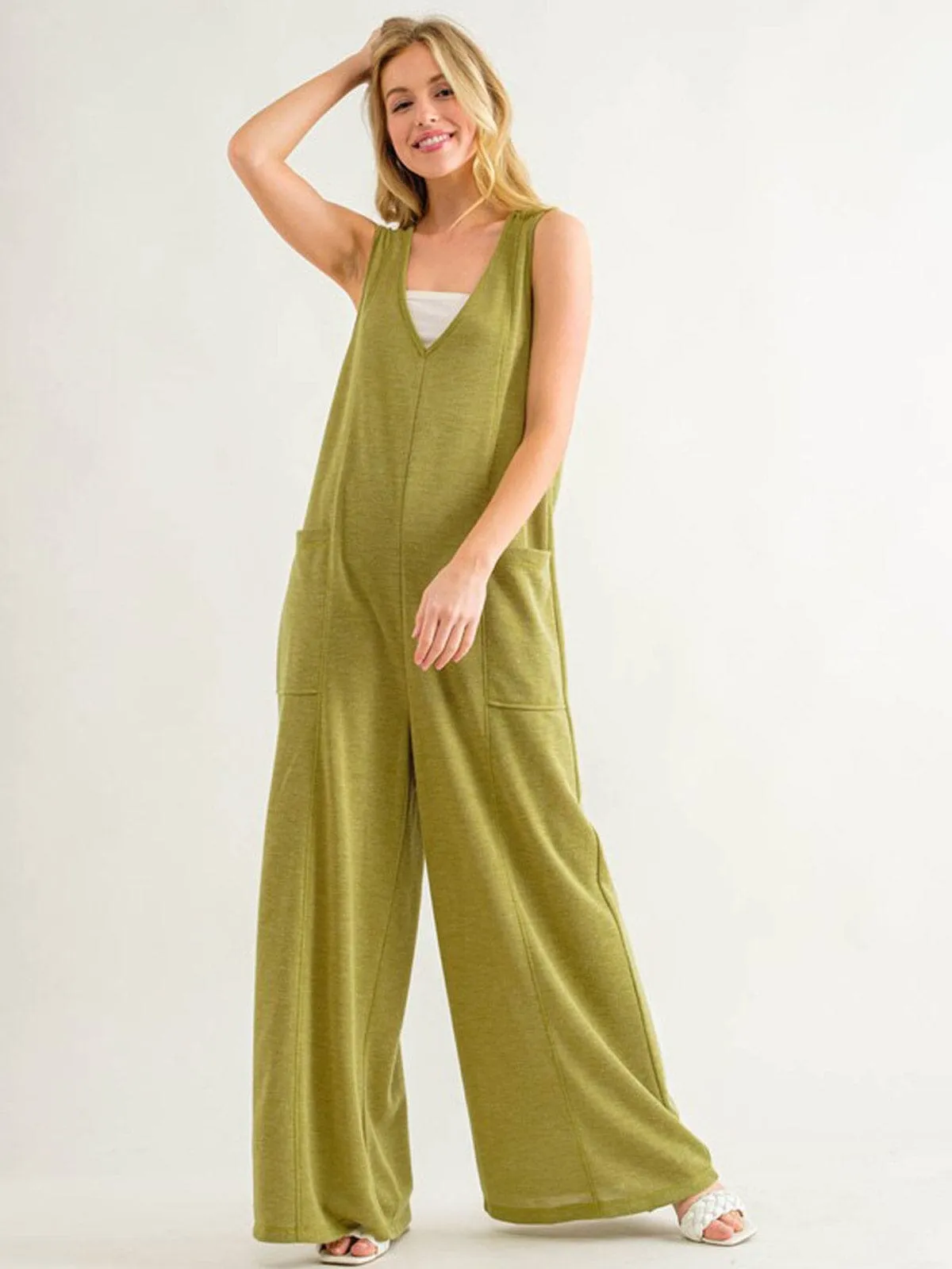 WOMEN'S SLEEVELESS V-NECK FRONT POCKETS WIDE LEG JUMPSUIT