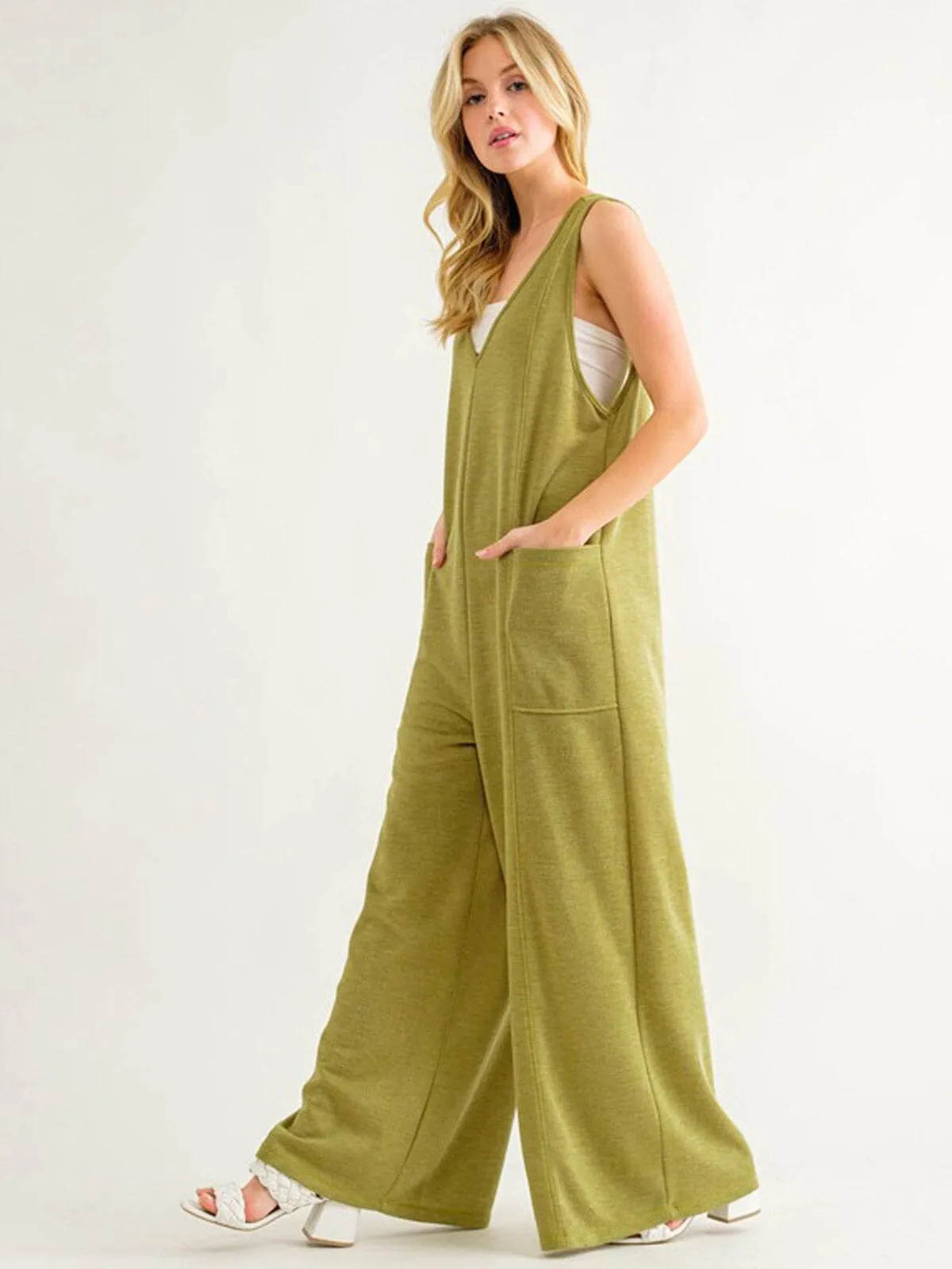WOMEN'S SLEEVELESS V-NECK FRONT POCKETS WIDE LEG JUMPSUIT